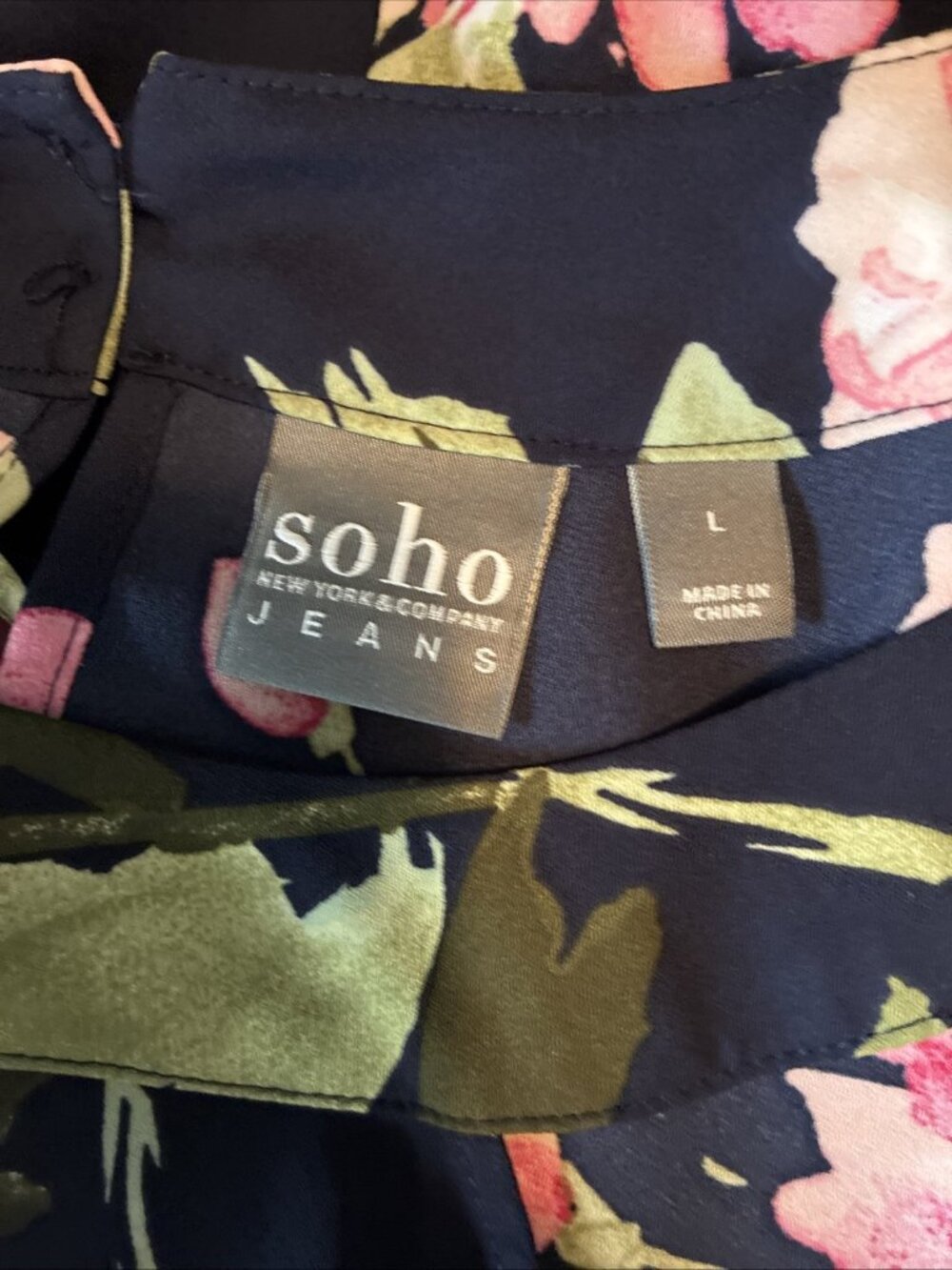 Soho New York & Company Womens Floral Blouse Navy Pink Keyhole Neck Size L - Picture 7 of 9
